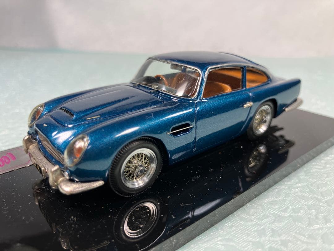 英国のIllustra製のホワイトメタルベースのアストン・マーティンDB5 青