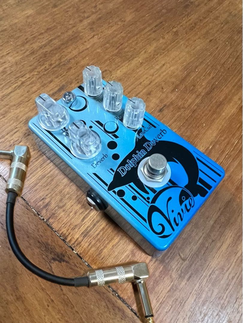Vivie Dolphin Deverb ギターエフェクター　（ケーブル付き）