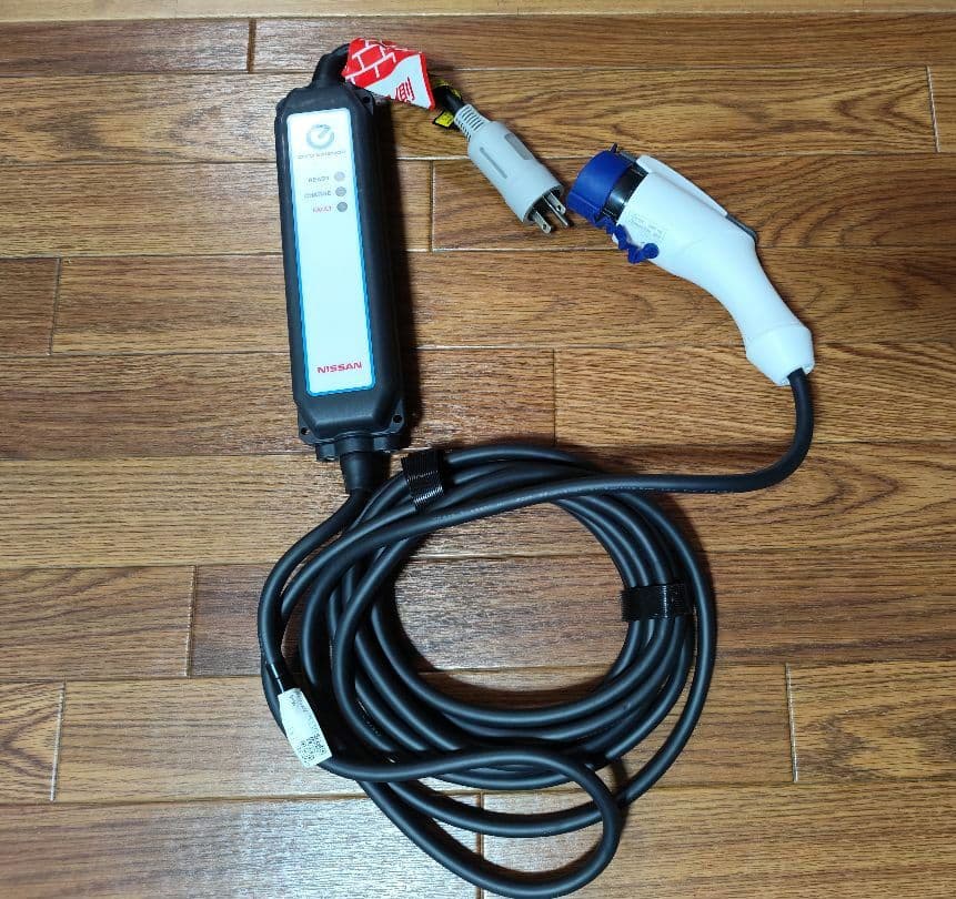 【送料込み】純正　日産リーフ　充電ケーブル　モデル 29690 3NK5E