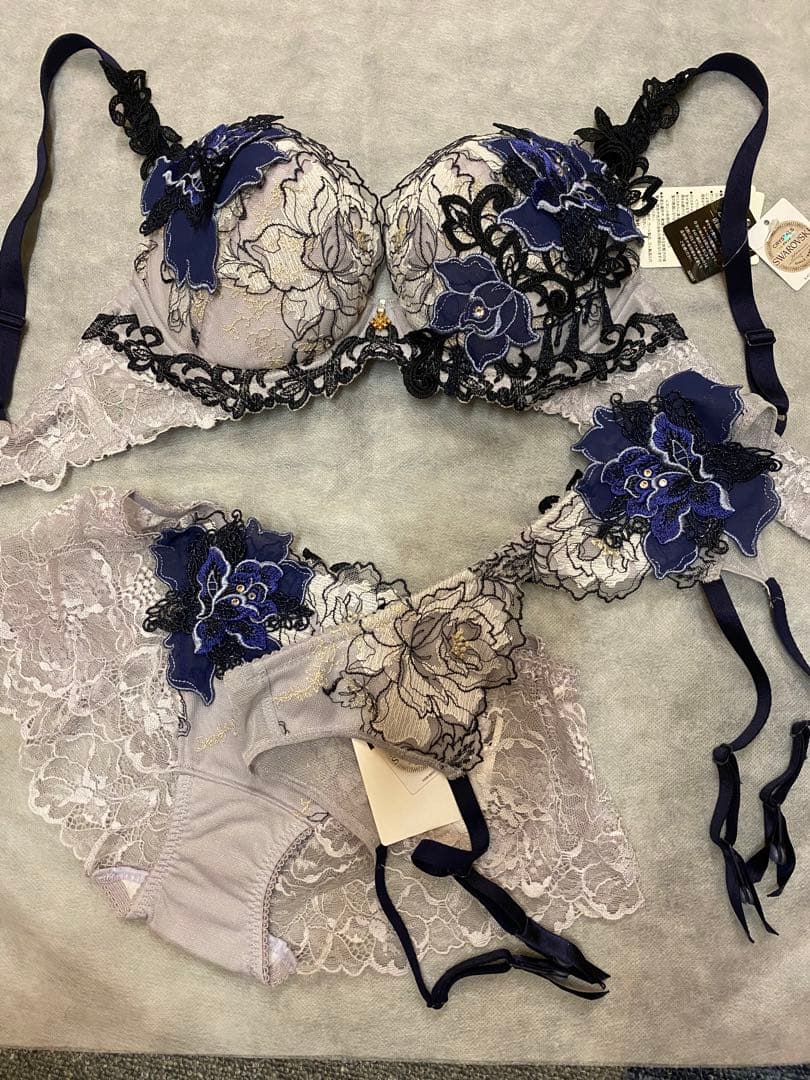 サルート39グループ　アテナ　ブラ＋ショーツ+ガーターセット