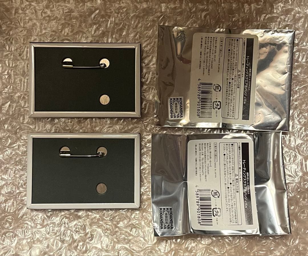 進撃の巨人 joypolis スクエア缶バッジ リヴァイ エルヴィン - メルカリ