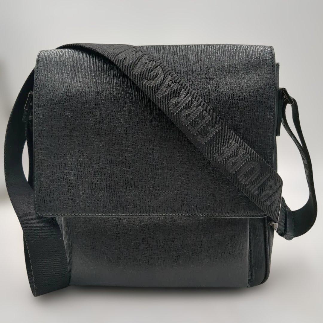 極美品 フェラガモ Ferragamo ショルダーバッグ レザー 黒