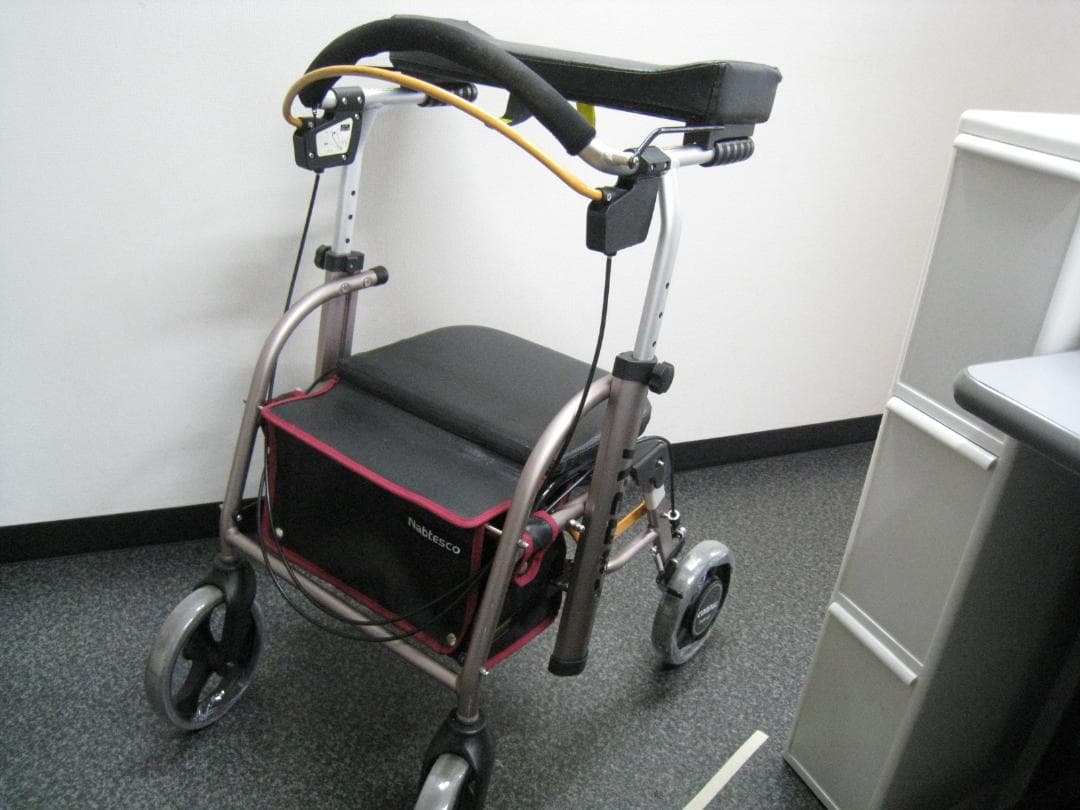 【送料無料】ナブテスコ 前腕支持型歩行車 REHAMO コンパル抑速ブレーキ ②