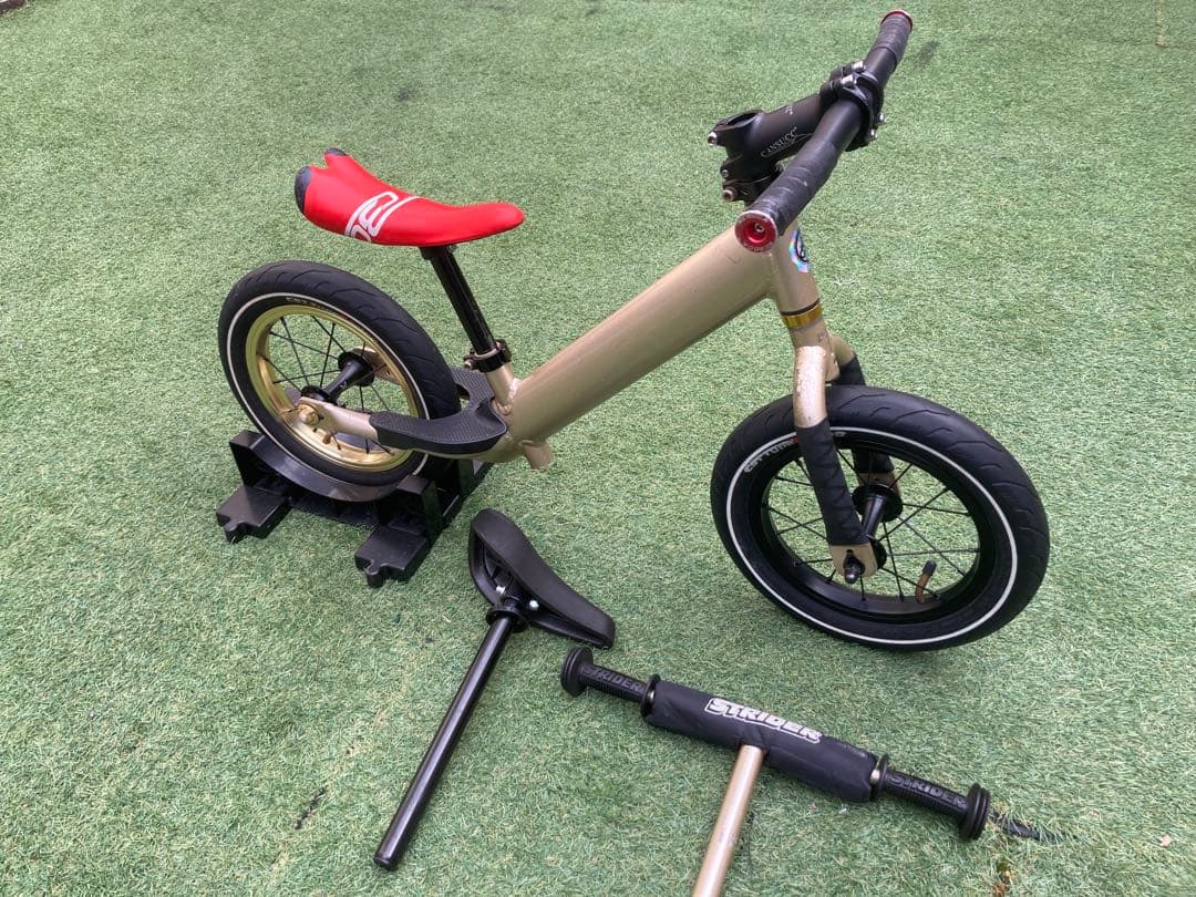 strider ストライダープロ　PRO限定ゴールド　 純正サドル、ハンドル付