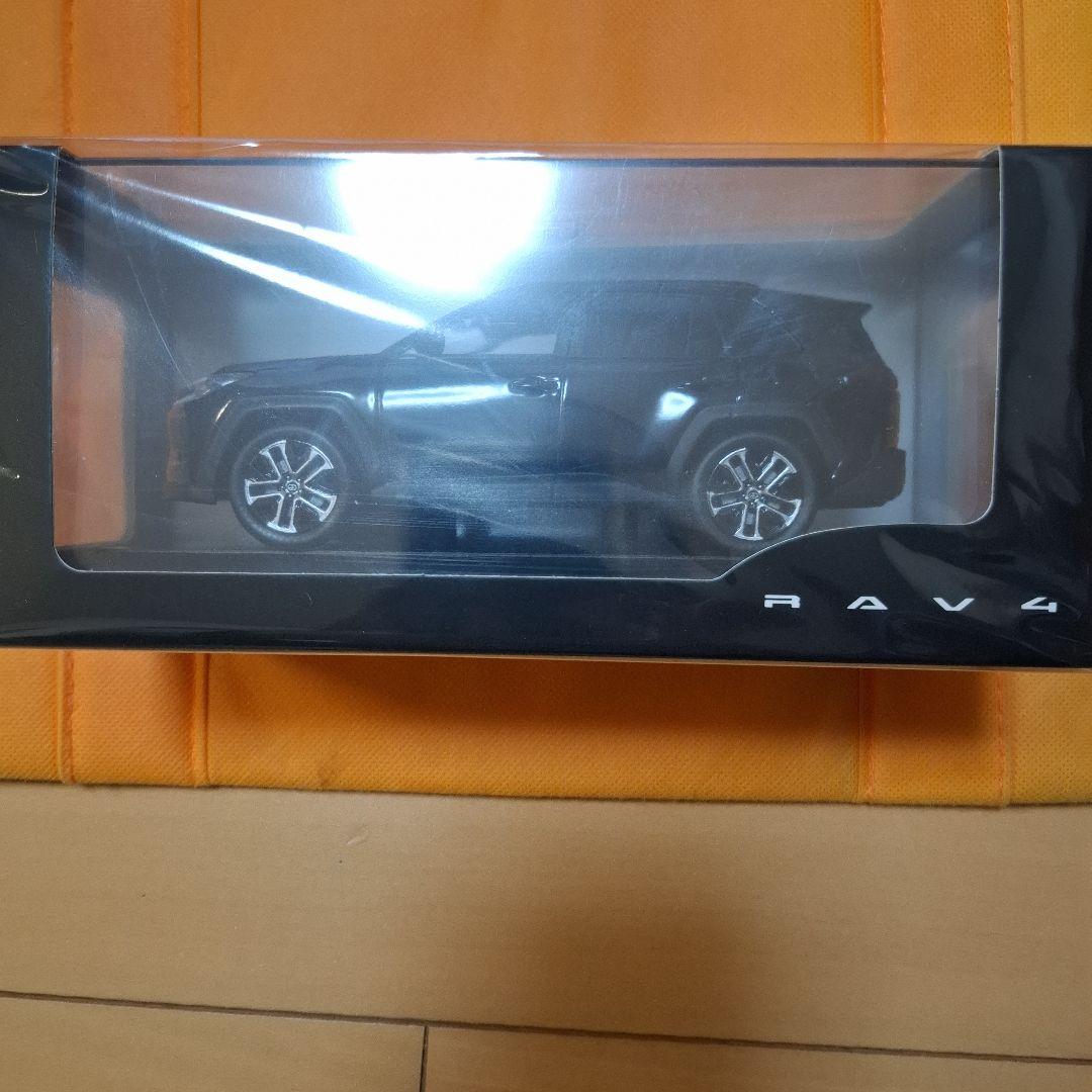 新型RAV4 Z-ハイブリット1/30ミニカーカラーアティチュードブラックマイカ