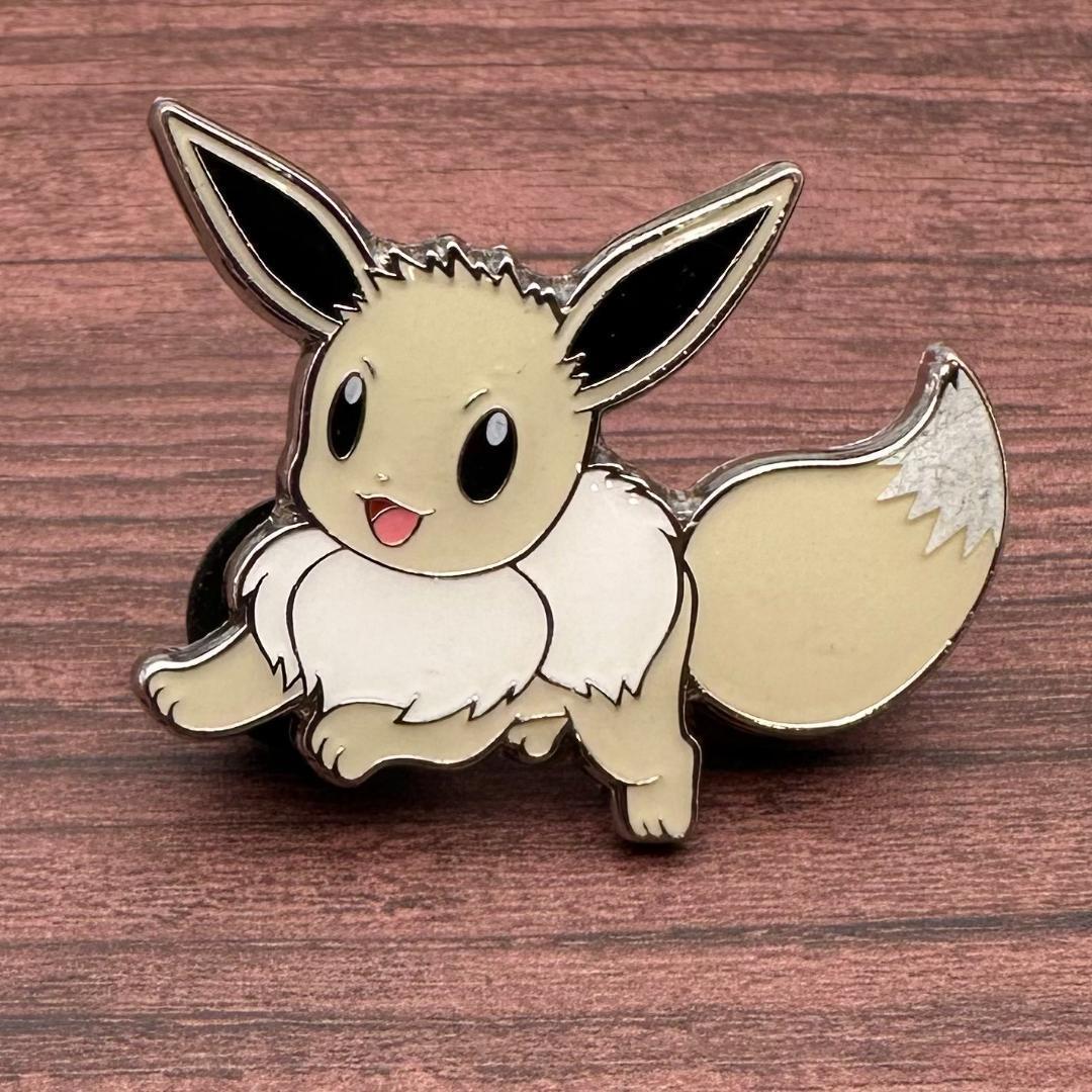 海外限定 !! 】色違い イーブイ ポケモン 金属製 ピンバッジ - メルカリ