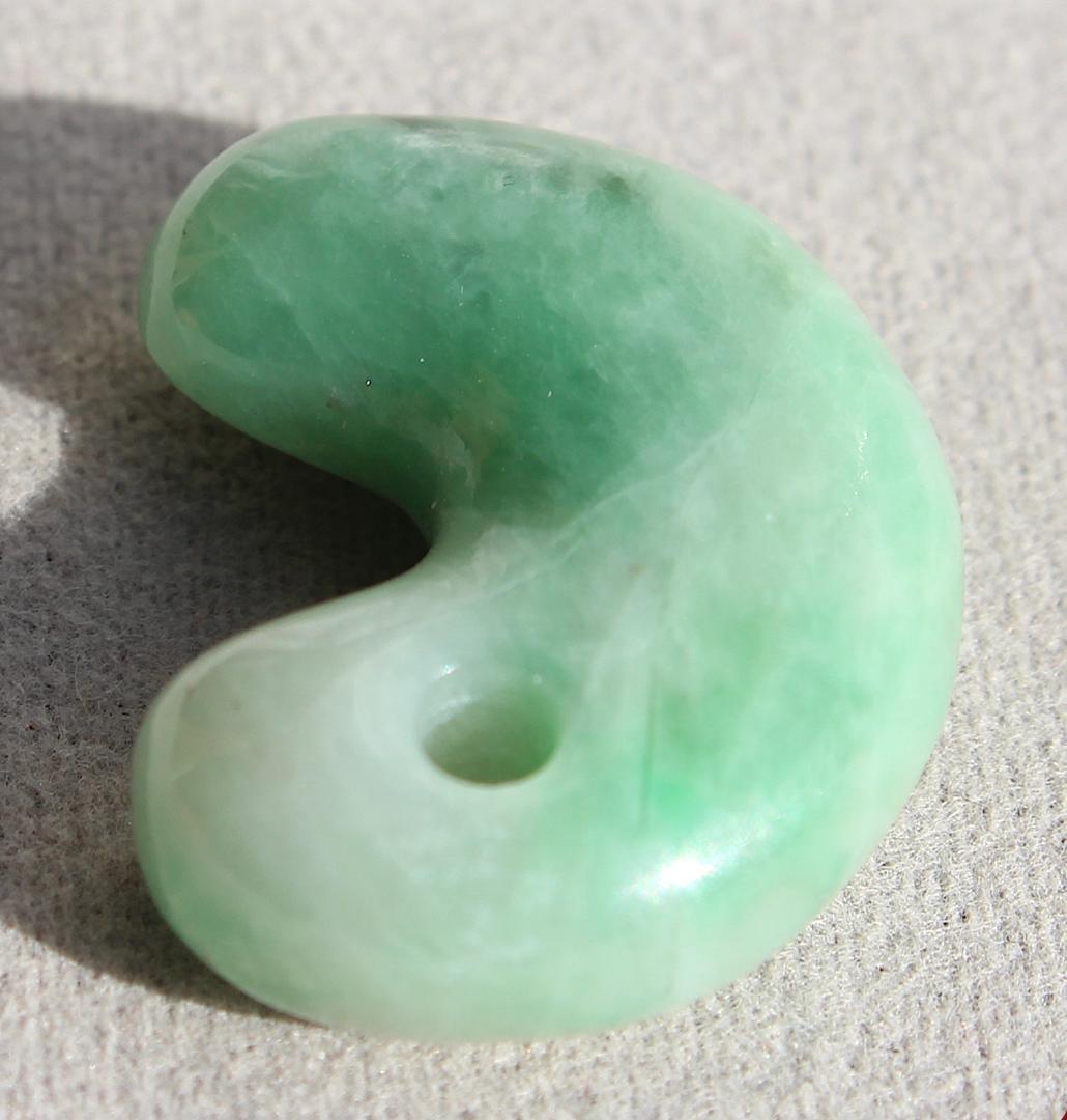 専用出品［透明感］糸魚川翡翠 勾玉 7.0g