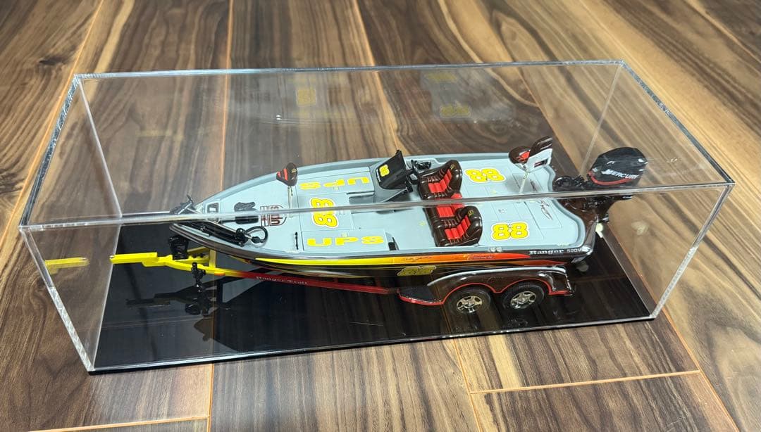 CASTAWAY 1/24スケール バスボート ダイキャストモデル