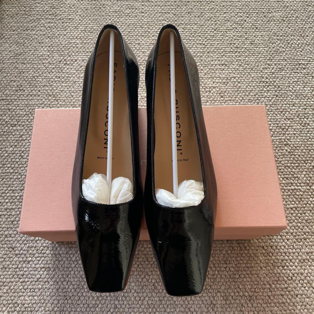 ファビオルスコーニ 黒エナメル スクエアトゥパンプス ファビオルスコーニ FABIO RUSCONI スクエアトウワンストラップ