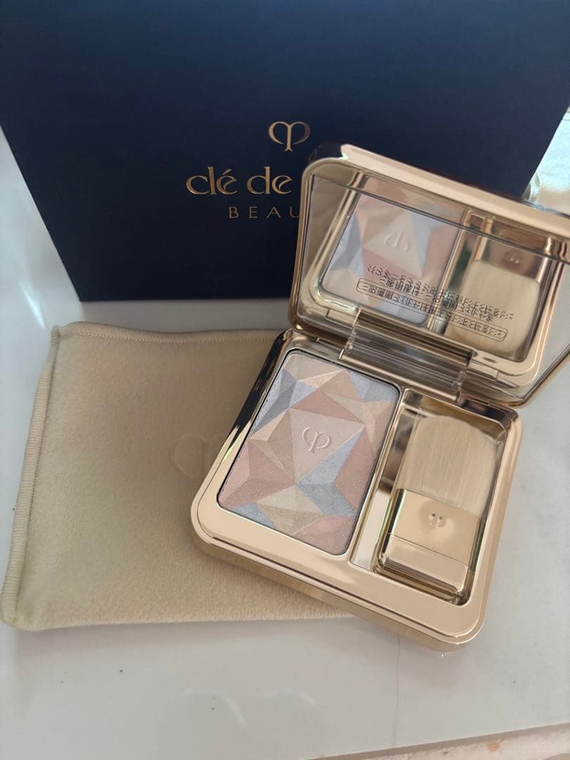 クレ・ド・ポー ボーテ ル•レオスールデクラ 21 未使用　ギフトボックス付き