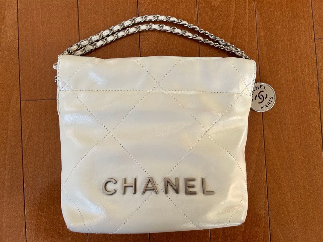 シャネル　ショルダーバッグ　白　ノベルティ CHANEL 〈シャネル〉ノベルティ パールビジュー付 ホワイトショルダー