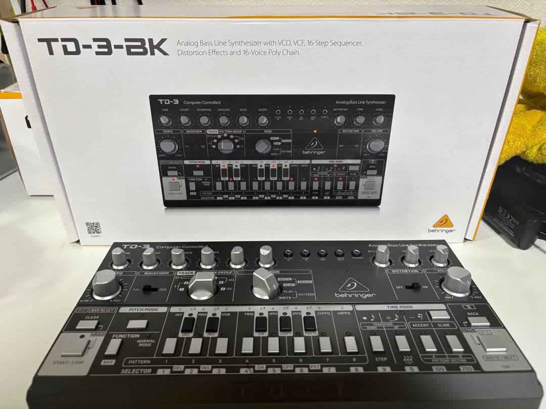 Behringer TD-3-BK アナログベースシンセサイザー