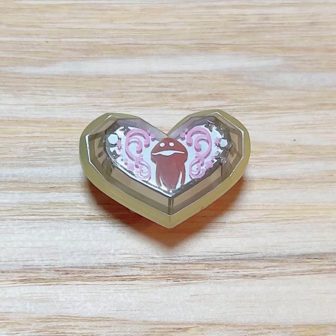 たまごっちp's ピース たまデコピアス なめこ - メルカリ