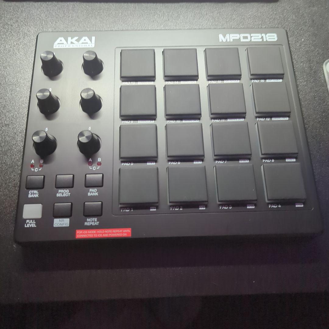 AKAI MPD218 MIDIコントローラー
