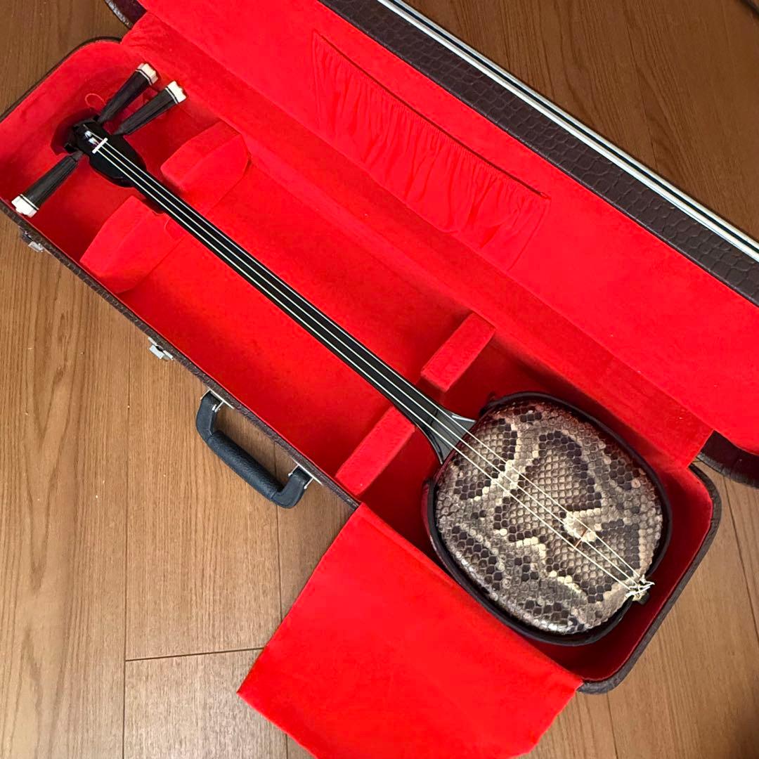 沖縄三線□上等黒木□本皮一枚張り 真壁型 黒檀 カミゲン - メルカリ