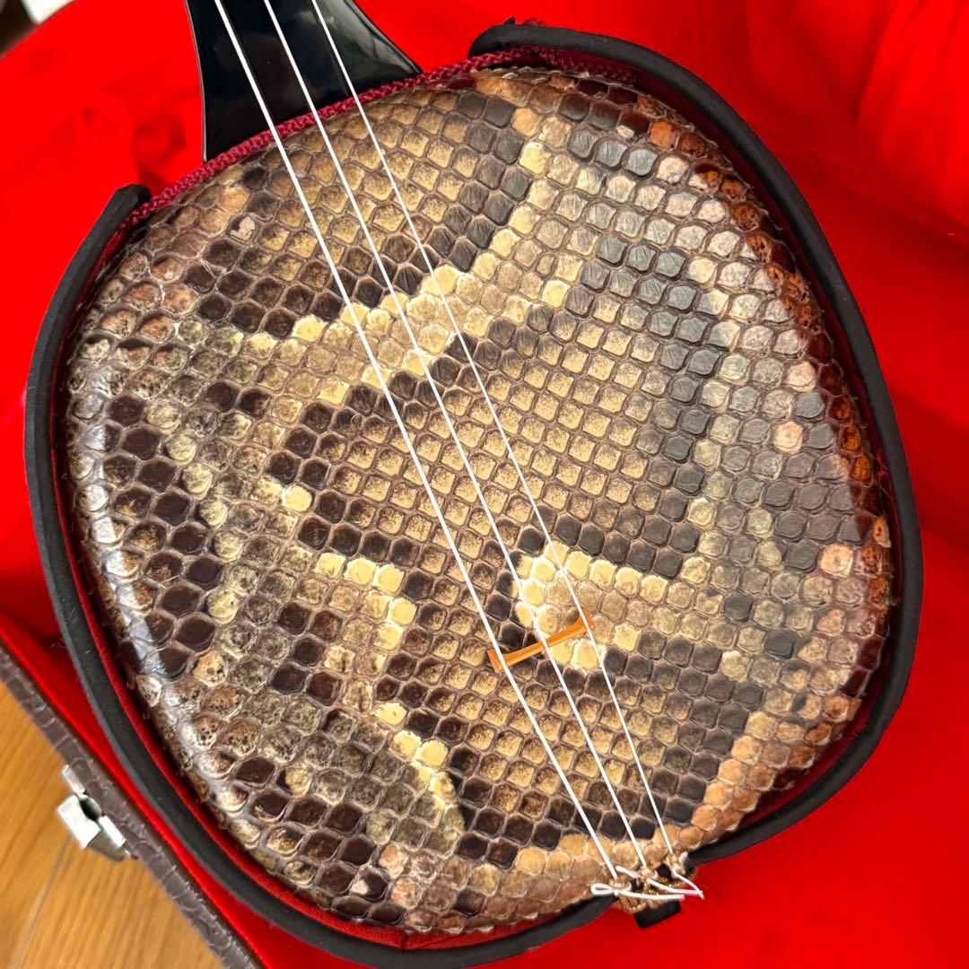 沖縄三線□上等黒木□本皮一枚張り 真壁型 黒檀 カミゲン - メルカリ