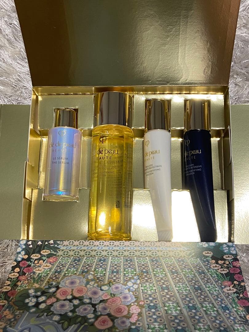 新品未使用　クレドポースキンケアセット