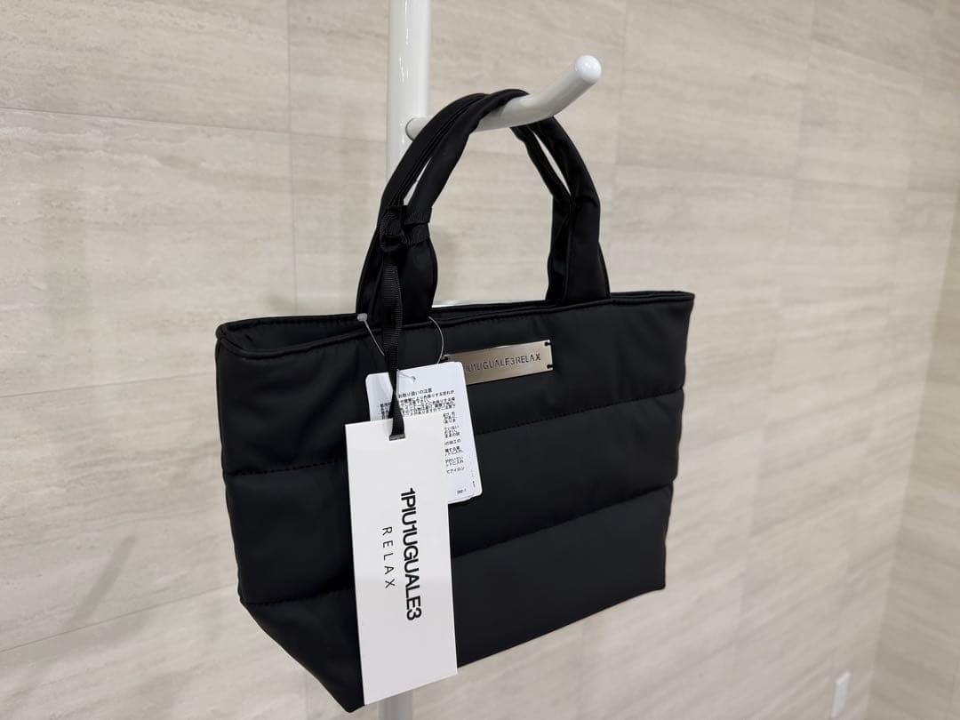 1PIU1UGUALE3 RELAXシルバーロゴプレートパデッドミニトートバッグ