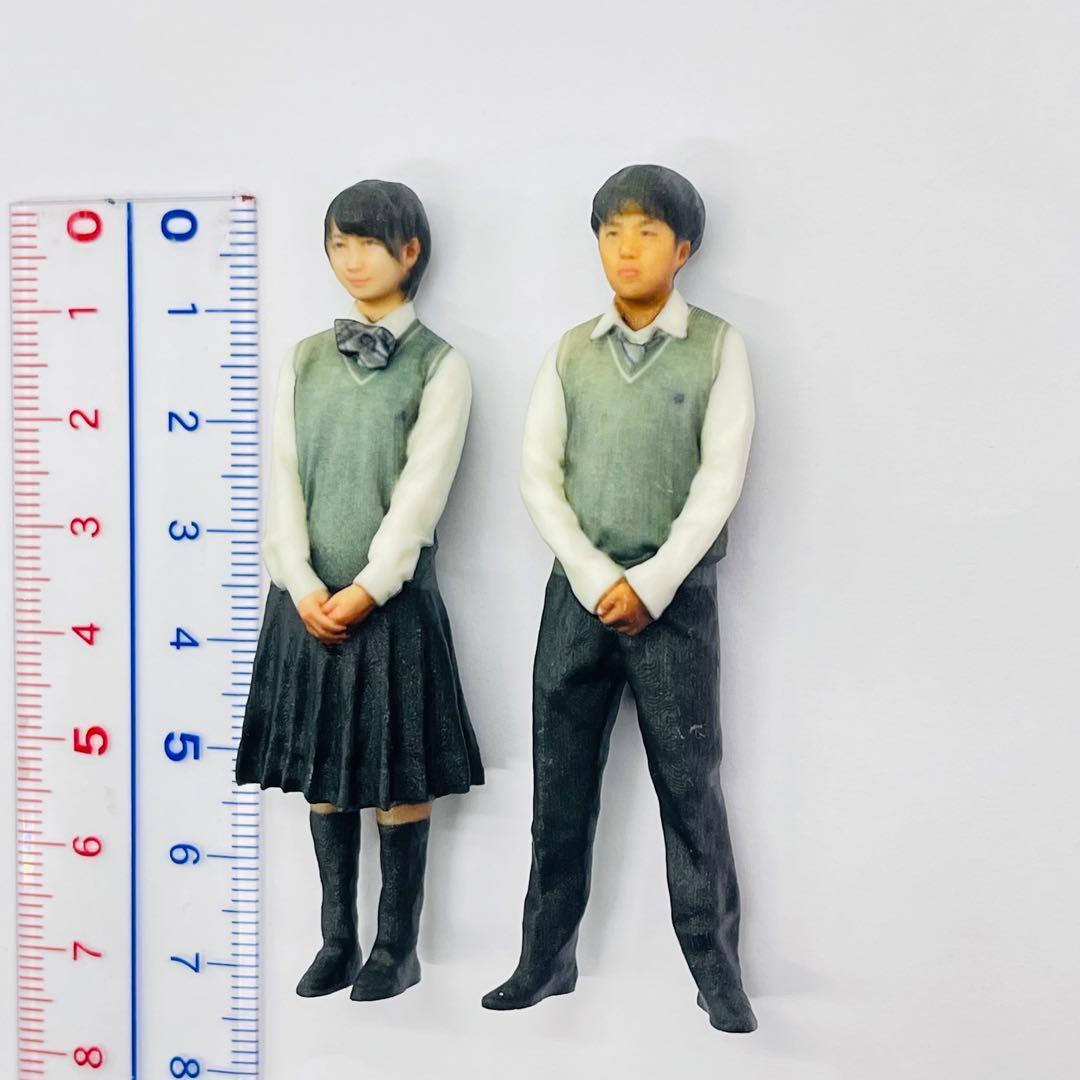 1/24 高校生男女　フィギュア二体　完成品　1/64より大　ミニチュア