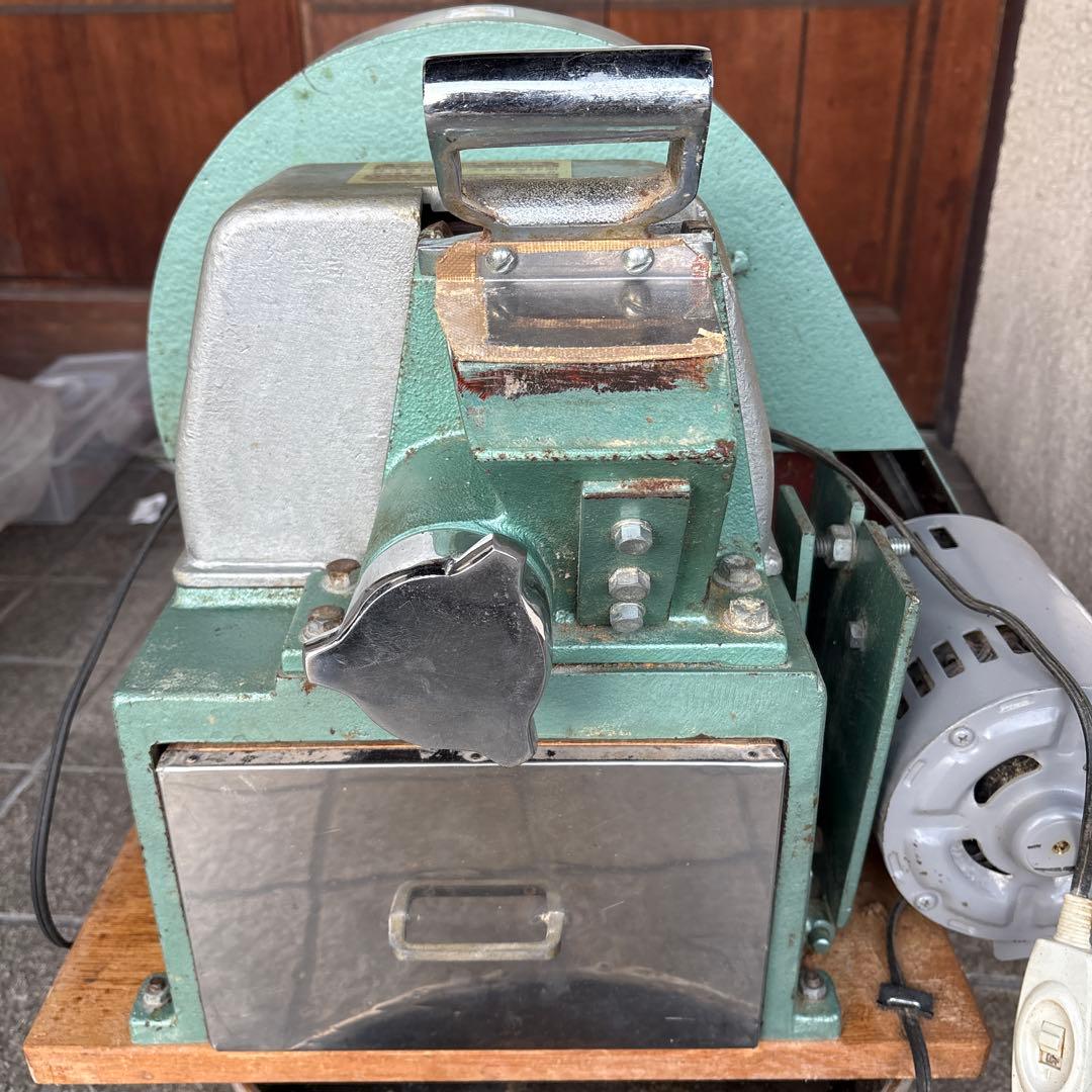 鰹節削り器　電動　鰹節削り機　業務用　替え刃４枚付き　鰹節　グラインダー