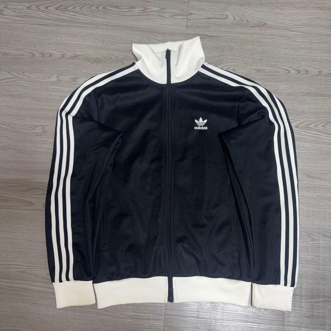 adidasトラックジャケット
