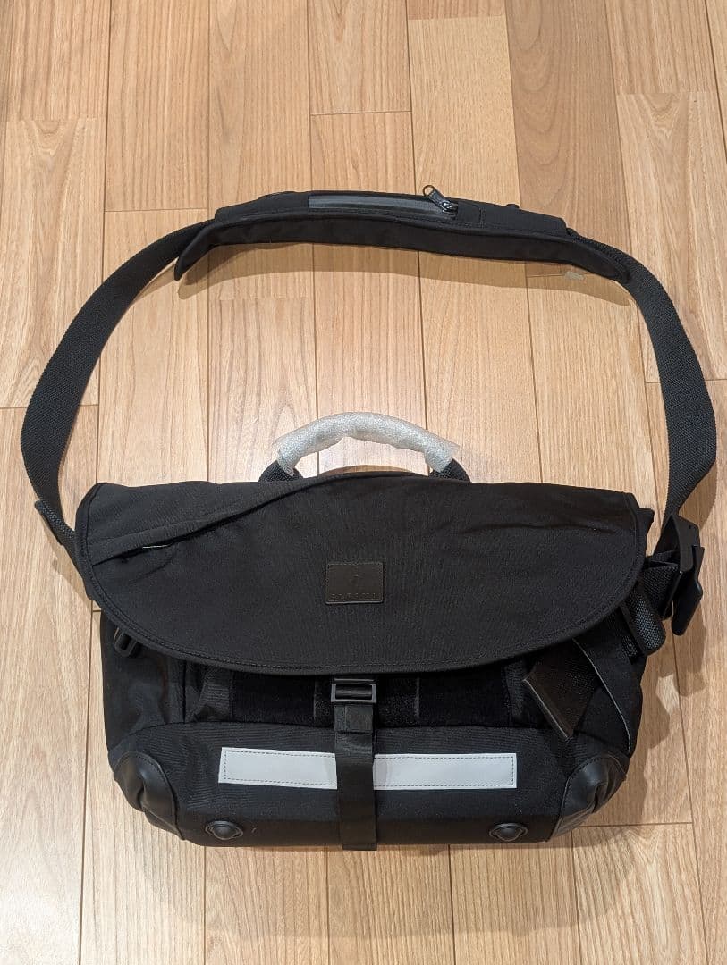 ALPAKA ブラック 7VEN セブンメッセンジャーバッグ Alpaka Gear 7ven Messenger Bag | Backpacks | Large Backpacks | Drop