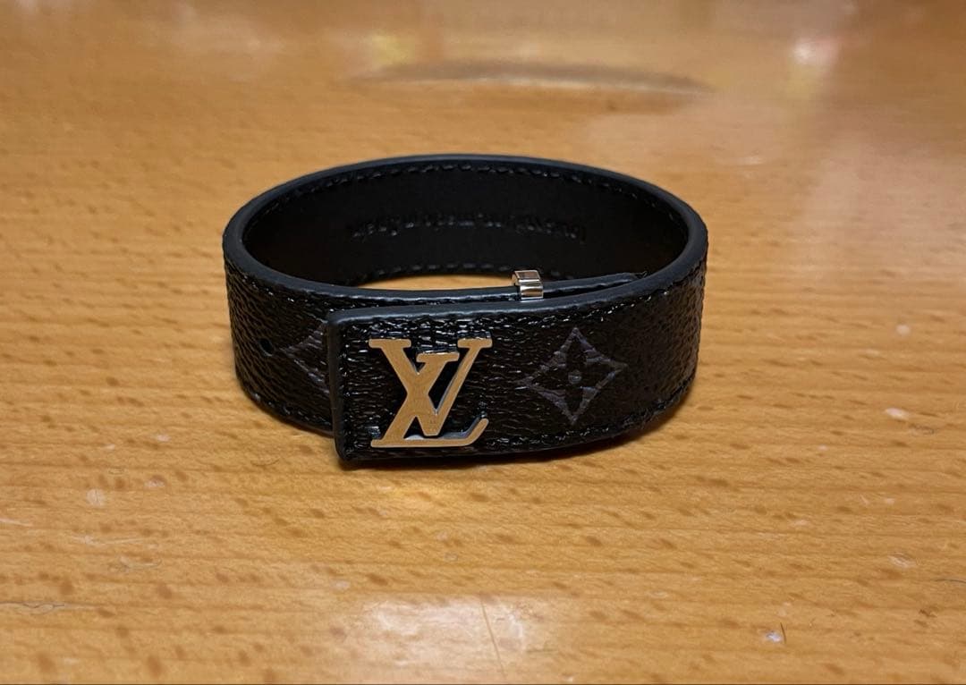 Louis Vuitton ブラックレザーシルバーバックルブレスレット Amazon | [ルイヴィトン] ブレスレット アクセサリー M6456D ブラスレ