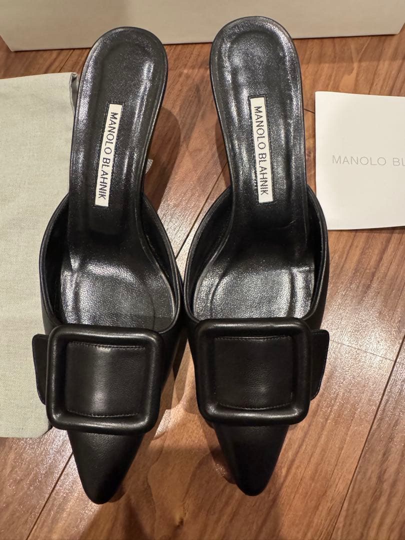 MANOLO BLAHNIK メイセール