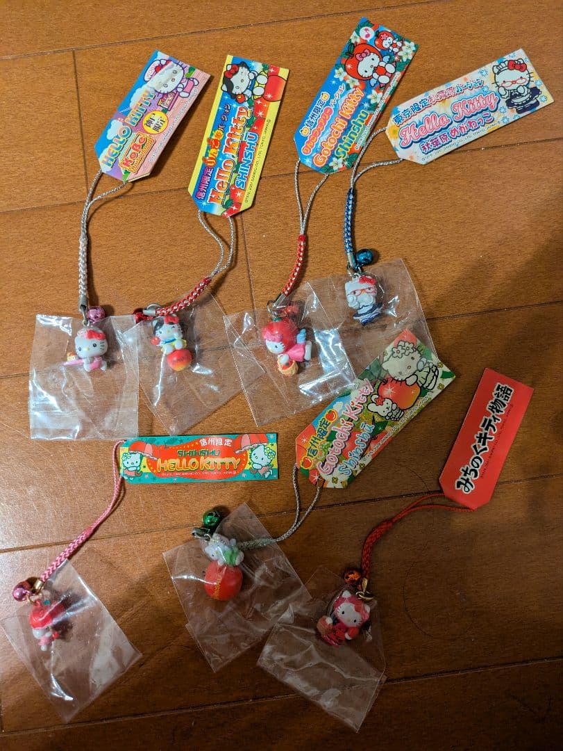 ハローキティ　ご当地ストラップ　根付け　レア　まとめ売り 7個セット