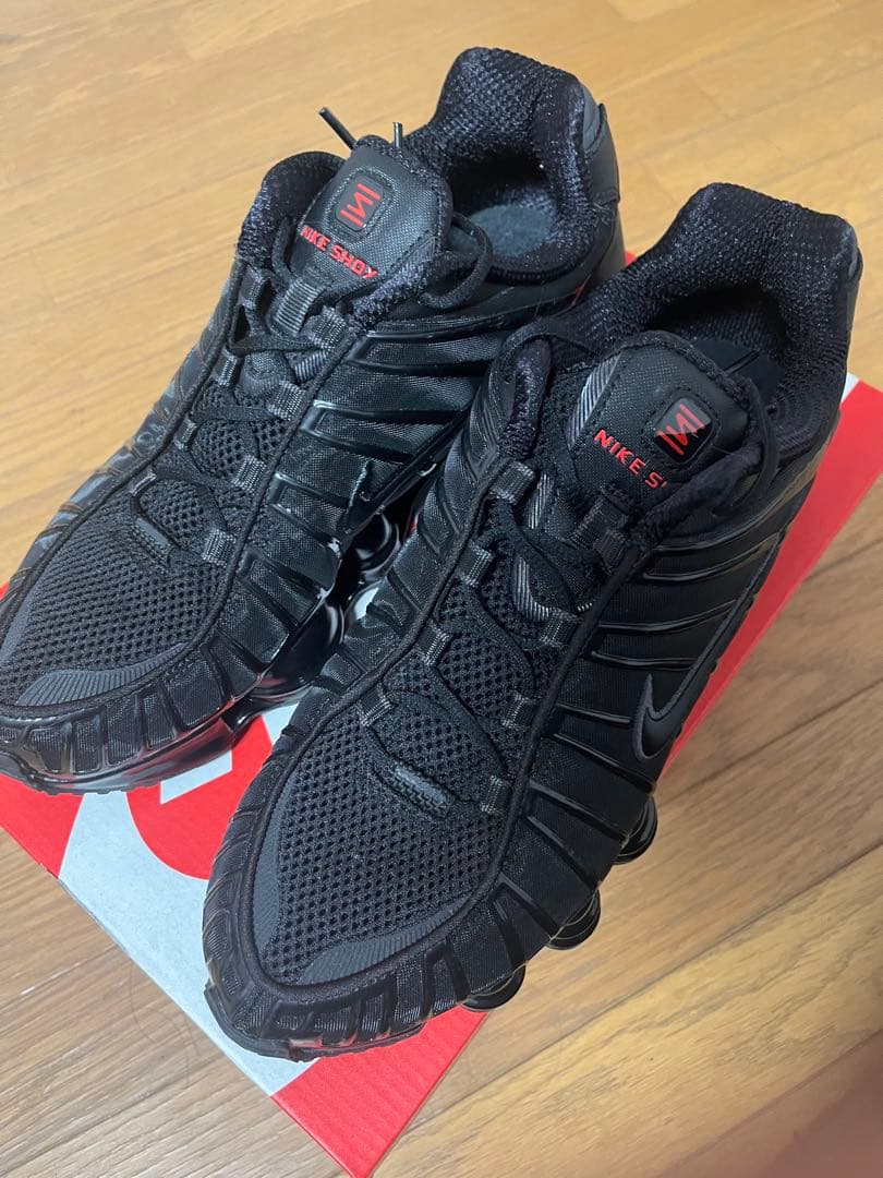 Nike Shox ブラック スニーカー