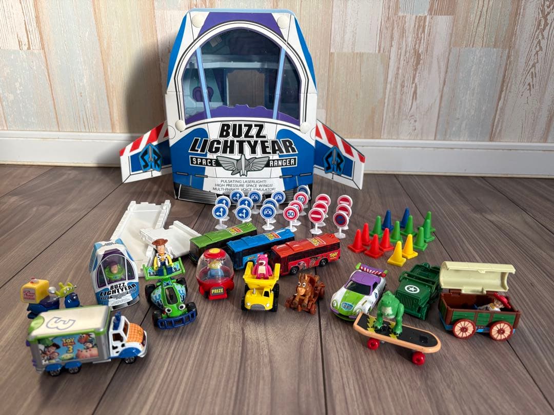 ◇トイストーリー ドリームトミカ＊バズ宇宙船ケース＆ミニカーセット おまけ付◇