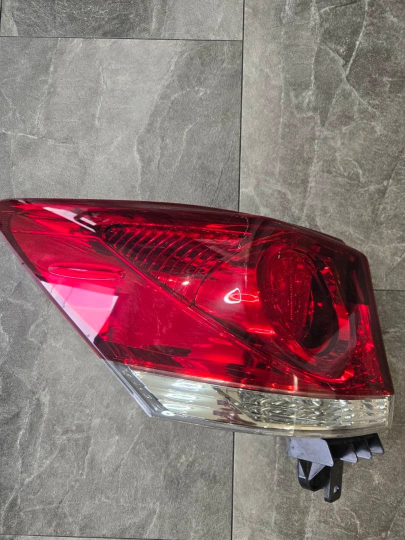 210系　トヨタ　クラウン　アスリート　テールランプ