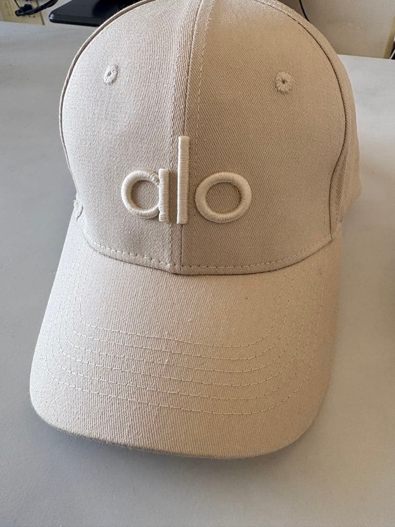 ALO Yoga アロヨガ ロゴ キャップ ベージュ フリーサイズ