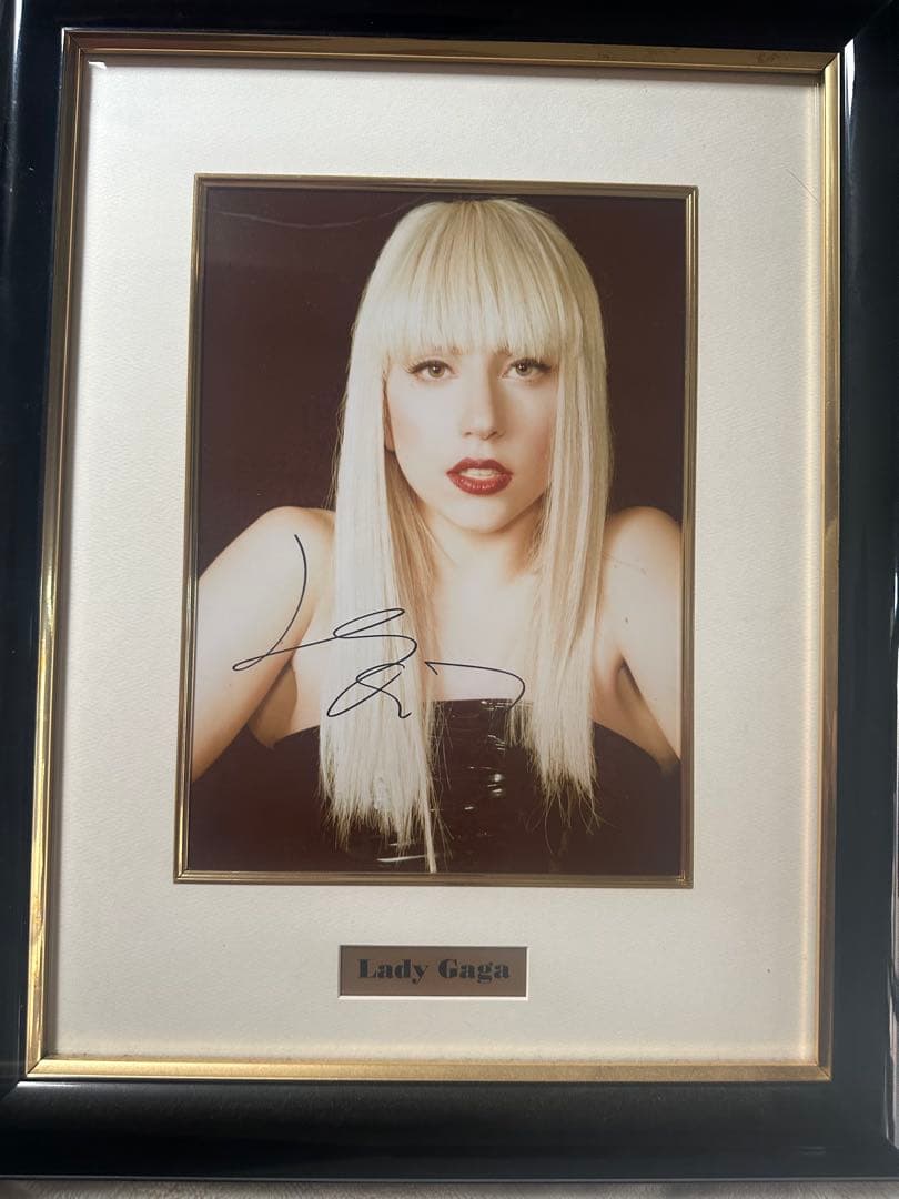 Lady Gaga レディーガガサイン入り写真 証明書付き オートグラフ 傷