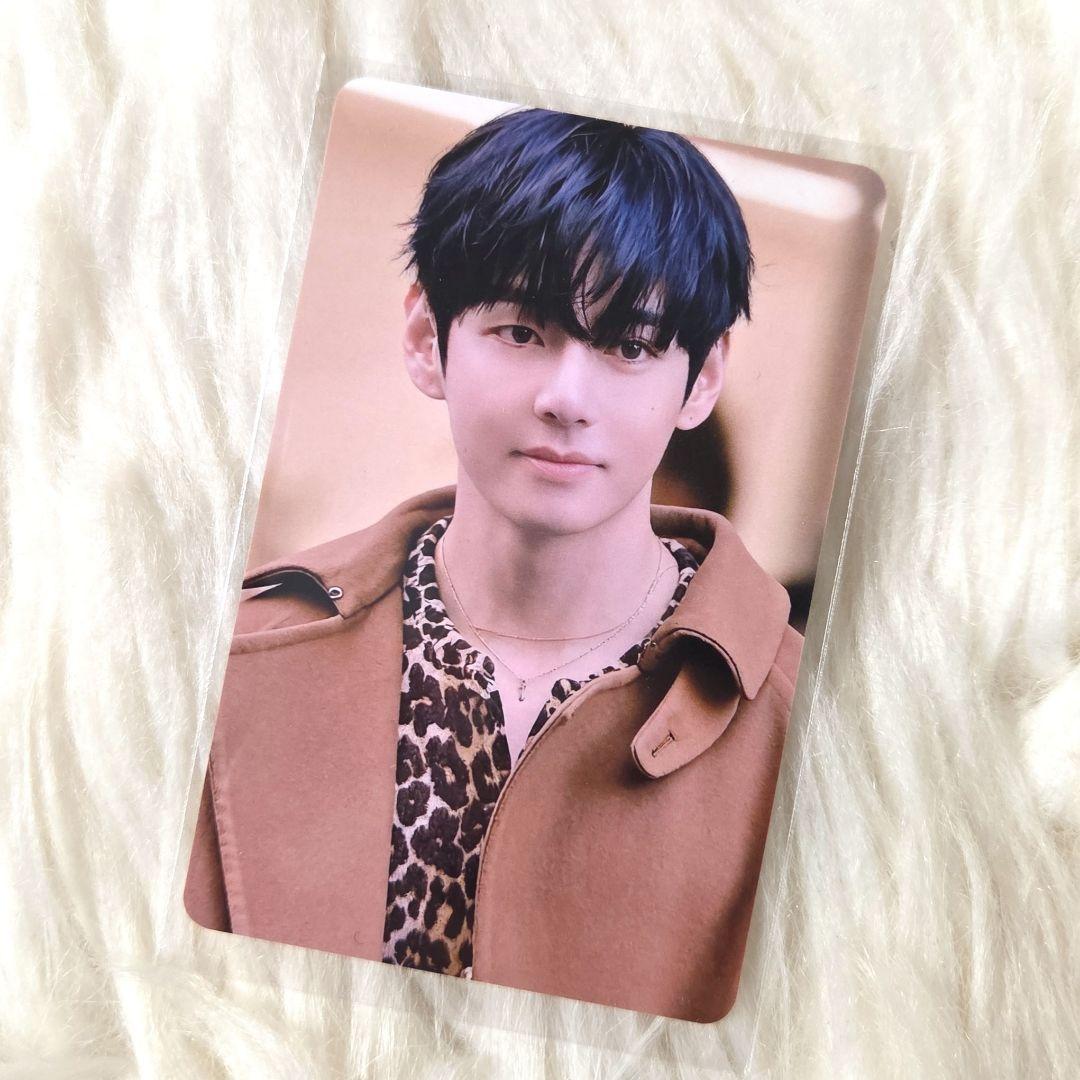 BTS V テテ マスタニムセンイルカフェアクリルフチコ&トレカセット