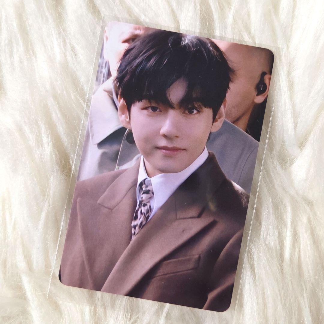 BTS V テテ マスタニムセンイルカフェアクリルフチコ&トレカセット