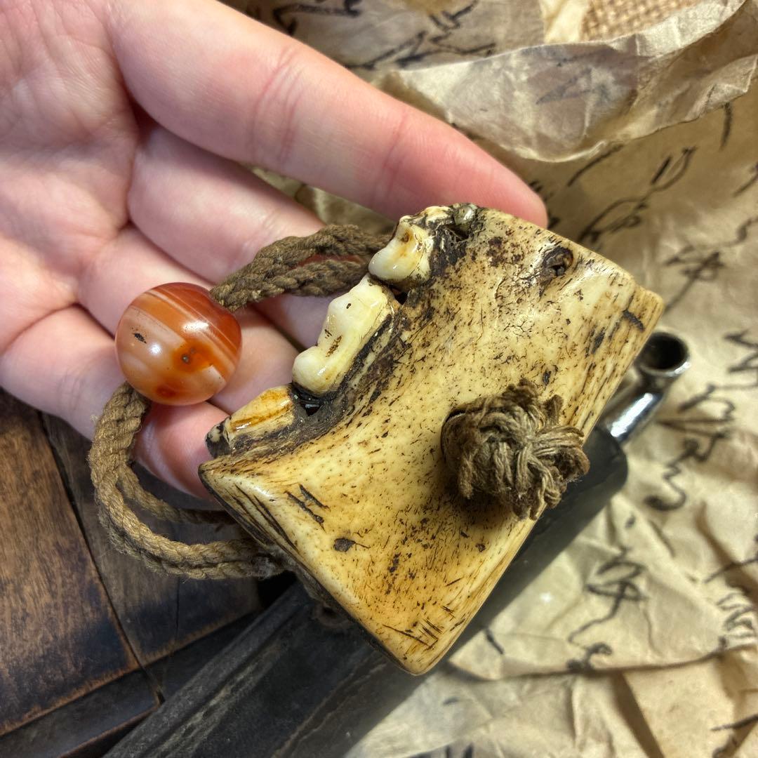 獣牙 根付 呪物 ニホンオオカミ 熊 煙管 煙草 - メルカリ