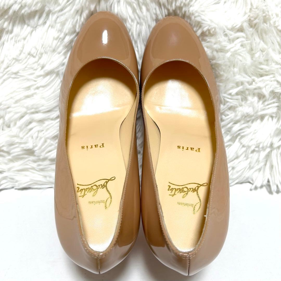 美品 クリスチャンルブタン エナメル ラウンドトゥ ベージュ パンプス