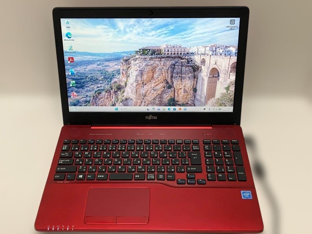 富士通ノートパソコン Celeron/8GB/新品SSD/Windows11