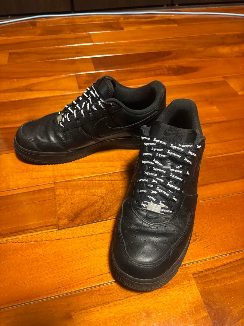 supreme×Nike Air Force 1 ブラック スニーカー