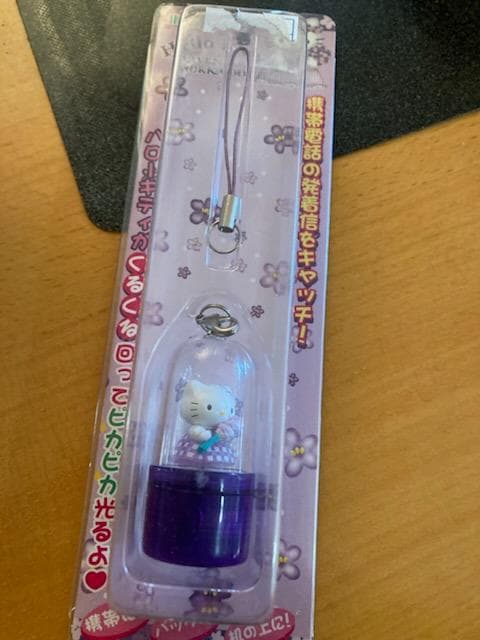 激レア】北海道限定 キティ ラベンダー ドーム型 光る・回るストラップ