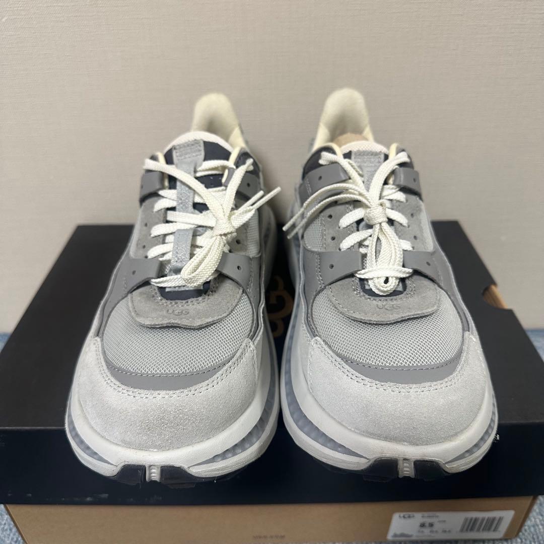 UGG アグ CA805 V2 ugg s/n 1127110 厚底スニーカー - メルカリ