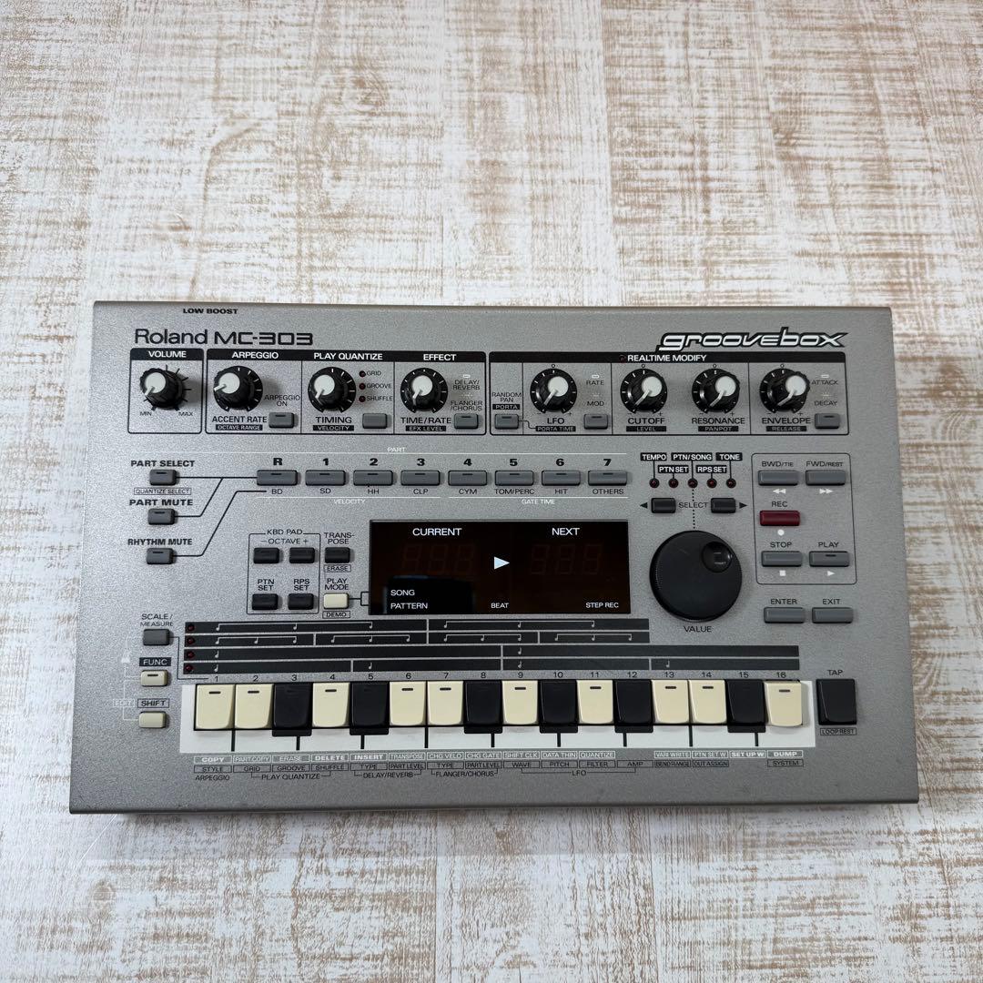 Roland MC-303 Groovebox グルーヴボックス　ローランド Vintage Rewind: Roland MC-303 Groovebox