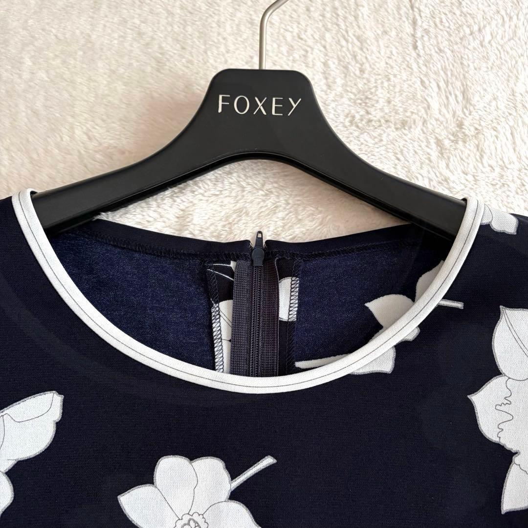 大きいサイズLL✨レオナール カンカン トリム 花柄上品トップス 紺 銀