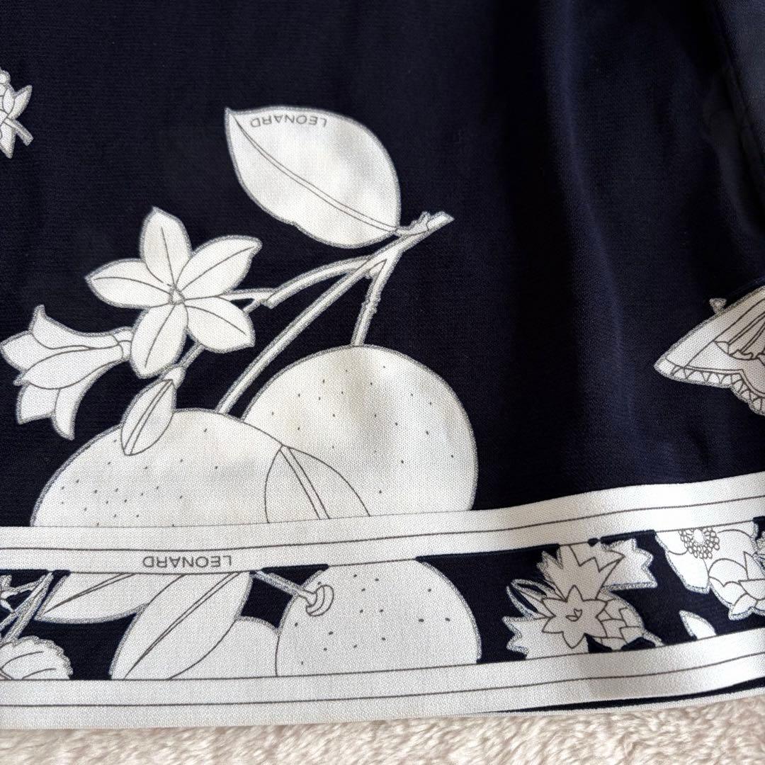 大きいサイズLL✨レオナール カンカン トリム 花柄上品トップス 紺 銀