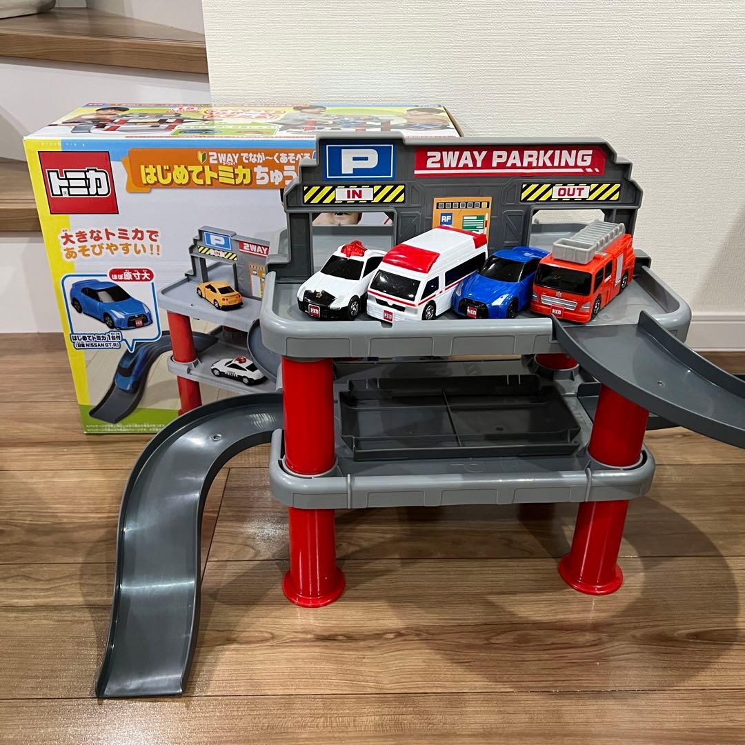 2WAYでなが〜くあそべるはじめてトミカちゅうしゃじょうセット - メルカリ