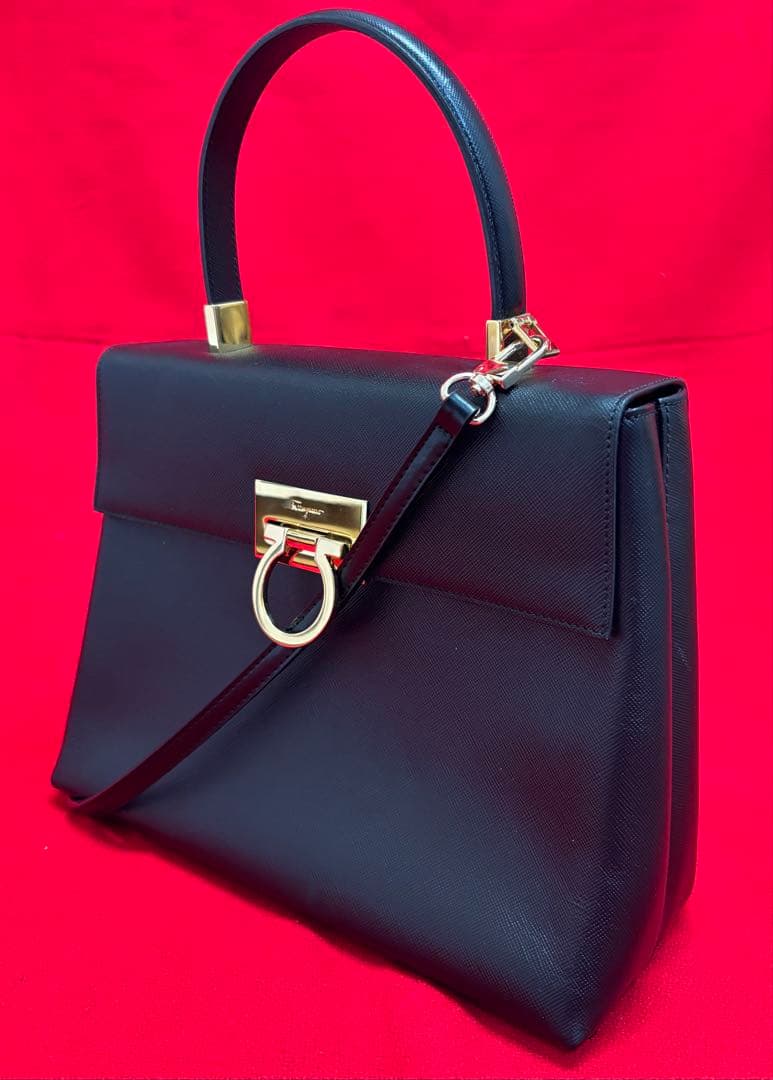 正規　ferragamoフェラガモ　ガンチーニ　カバン　バッグ　サフィアーノ　黒