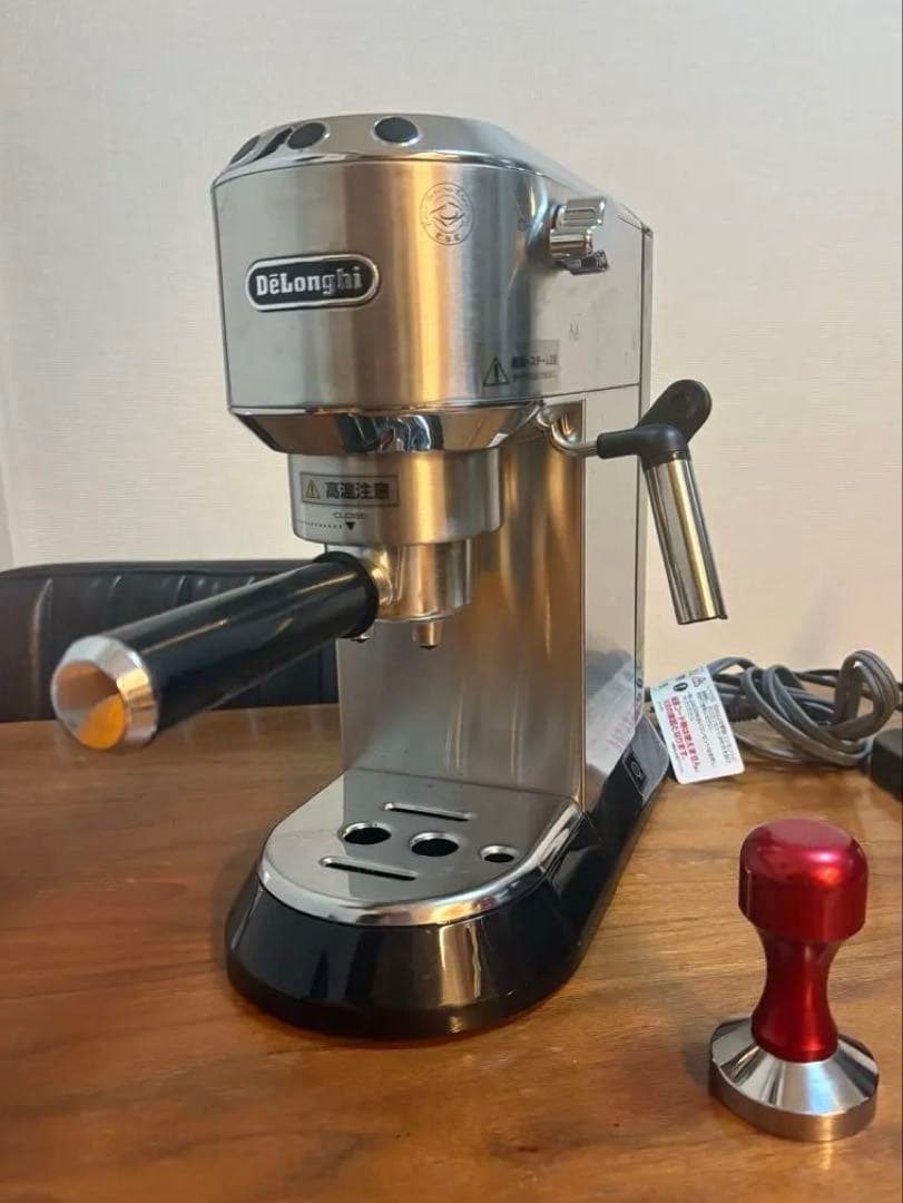【即発送】DeLonghi エスプレッソマシン EC680M シルバー おまけ エスプレッソ・カプチーノメーカー デディカ メタルシルバー EC680M