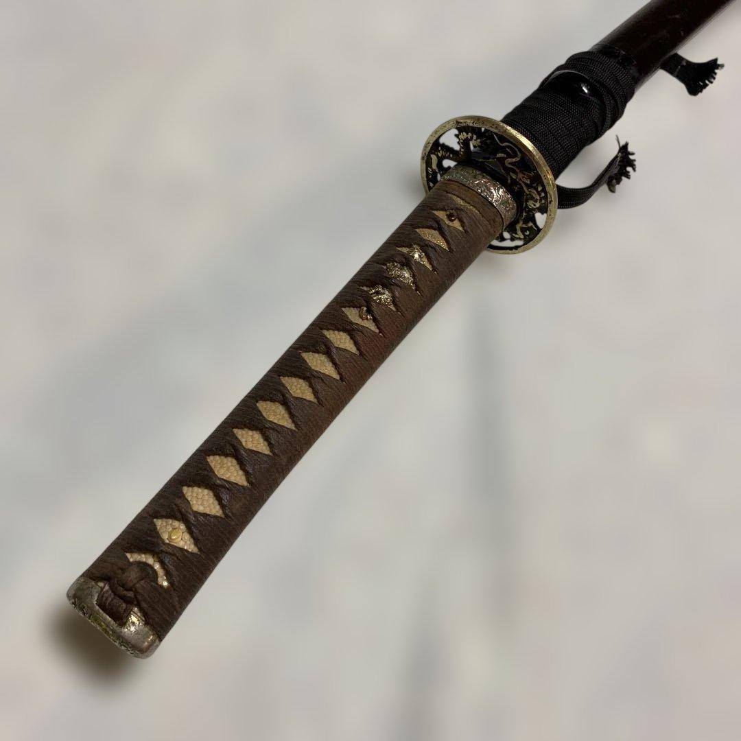 長めの居合刀 灰茶柄 龍彫金縁丸鍔 焦茶梨地鞘 宮城県T様 日本刀諸工作（標準作/龍の図柄で統一した力強く見栄えの