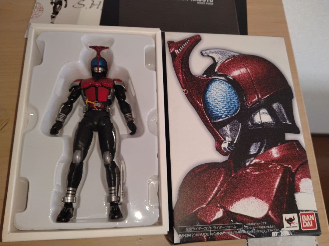 S.H.フィギュアーツ真骨彫　仮面ライダーカブト　ライダーフォーム